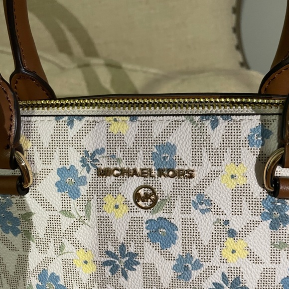 Michael Kohrs brand new purse with tags - Picture 2 of 7